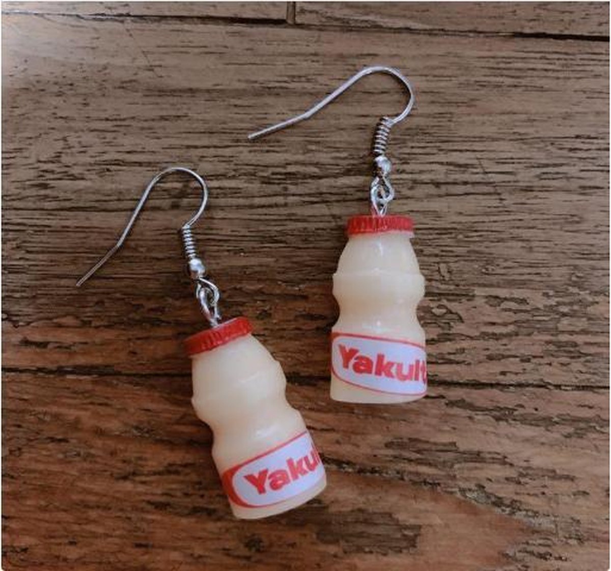 Yakult Yoghurt drankje  Oorbellen Melk Grappig Trendy Hip Cadeautje voor haar | Meisjes | Verkleedthema Festival | Drankje